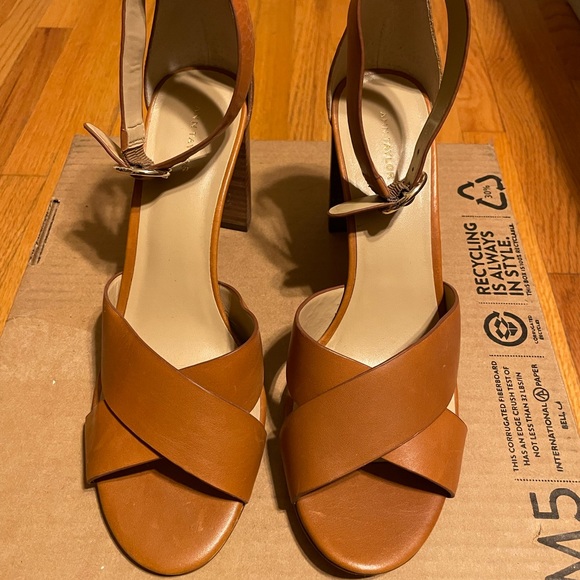LIKE NEW! Ann Taylor Liya Leather Block Heels - Picture 3 of 8